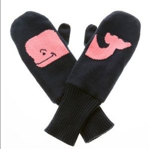 Vineyard Vine Whale Mittens